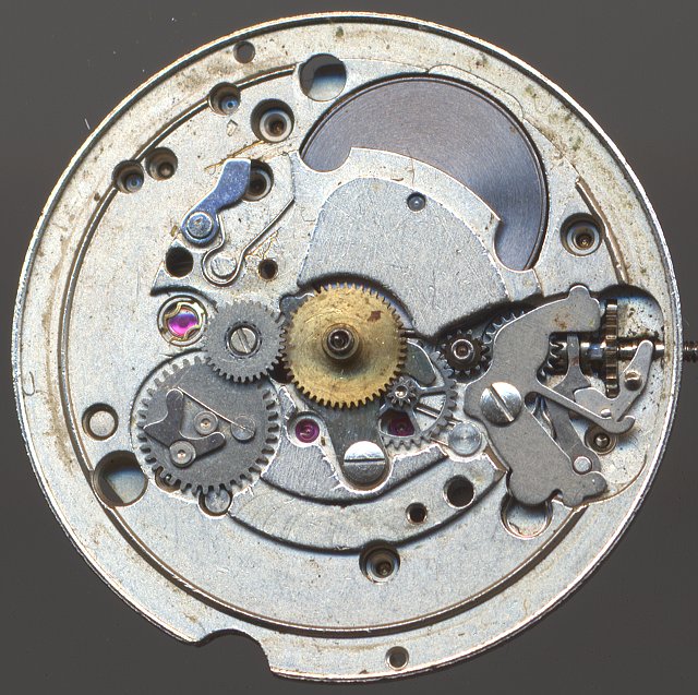 dial side view with visible date indication mechanism