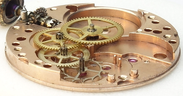 Guba 875 new: side view of the gear train