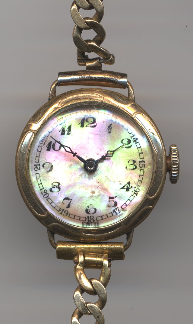 AS 676: unmarked ladies' watch with mother of pearls dial